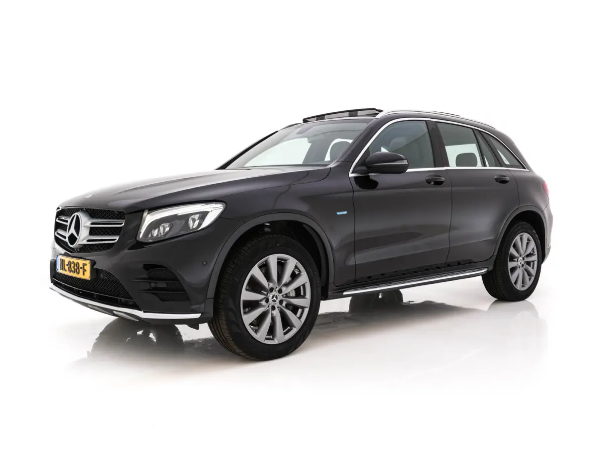 350e 4MATIC Ambition (Plug-In) Aut. *PANO | LEATHER-MICROFIBRE | FULL-LED | NAVI-FULLMAP | CAMERA | BLINDSPOT | HEATED-SPORTSEATS | SHIFTPADDLES | ECC | PDC | CRUISE | 19''ALU*