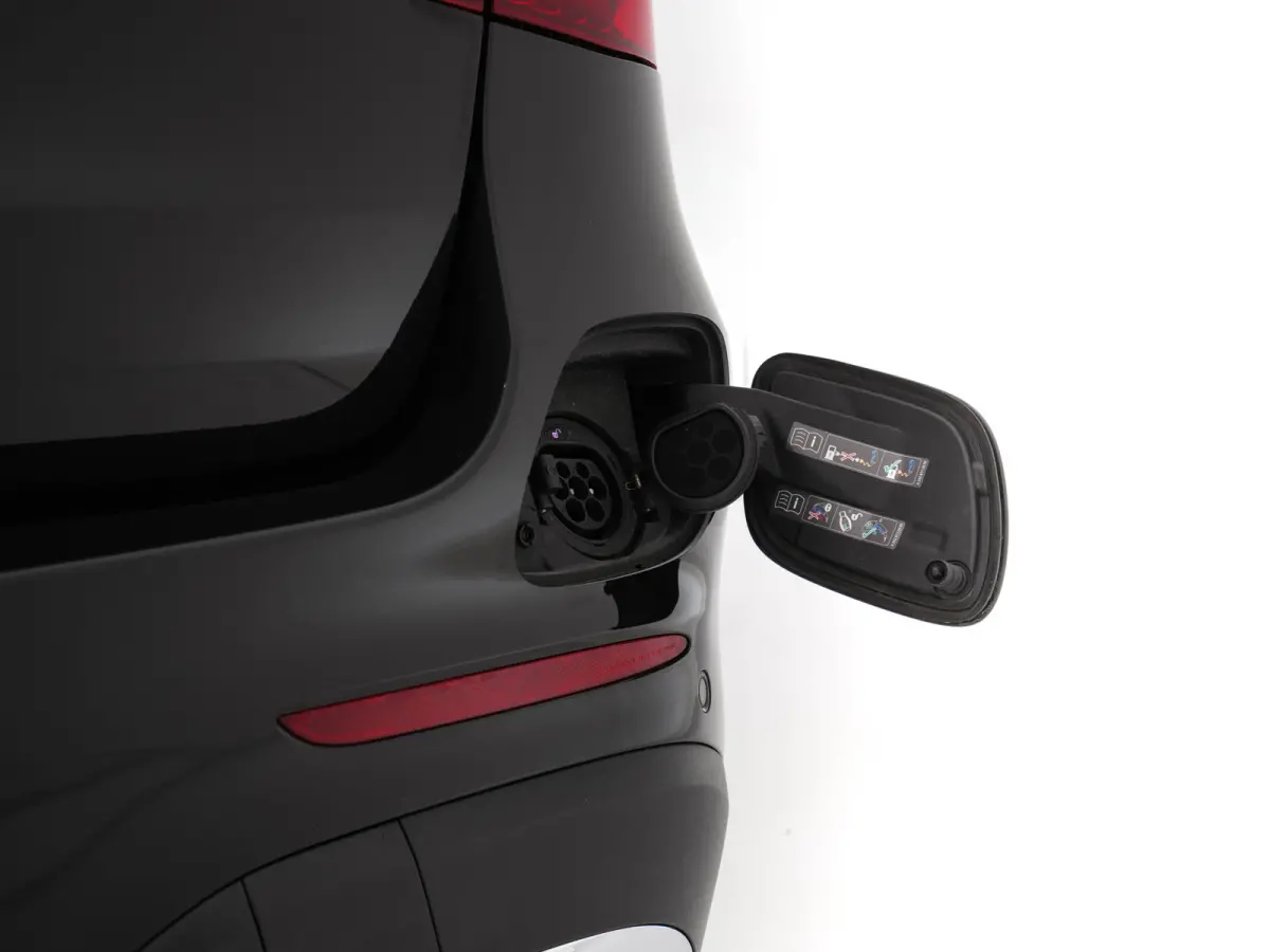 350e 4MATIC Ambition (Plug-In) Aut. *PANO | LEATHER-MICROFIBRE | FULL-LED | NAVI-FULLMAP | CAMERA | BLINDSPOT | HEATED-SPORTSEATS | SHIFTPADDLES | ECC | PDC | CRUISE | 19''ALU*