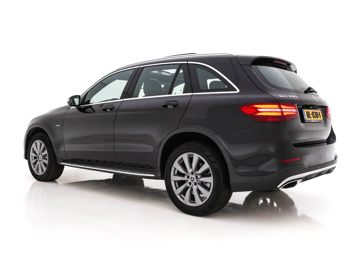 350e 4MATIC Ambition (Plug-In) Aut. *PANO | LEATHER-MICROFIBRE | FULL-LED | NAVI-FULLMAP | CAMERA | BLINDSPOT | HEATED-SPORTSEATS | SHIFTPADDLES | ECC | PDC | CRUISE | 19''ALU*