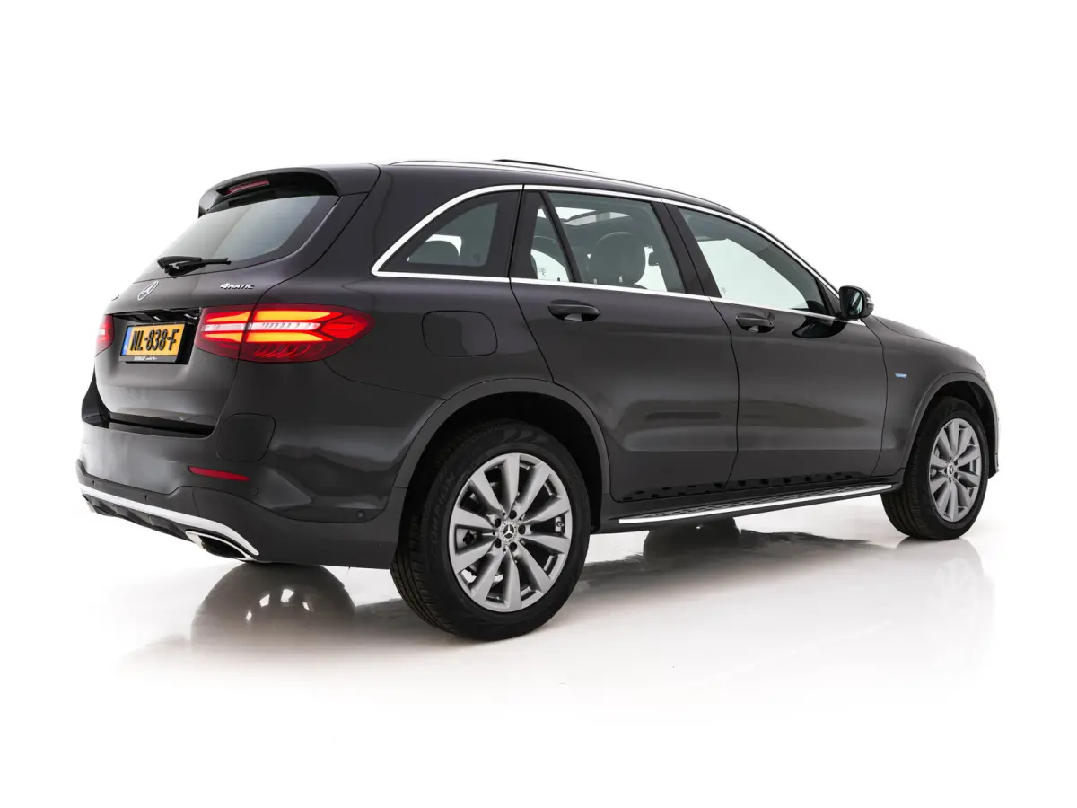 350e 4MATIC Ambition (Plug-In) Aut. *PANO | LEATHER-MICROFIBRE | FULL-LED | NAVI-FULLMAP | CAMERA | BLINDSPOT | HEATED-SPORTSEATS | SHIFTPADDLES | ECC | PDC | CRUISE | 19''ALU*