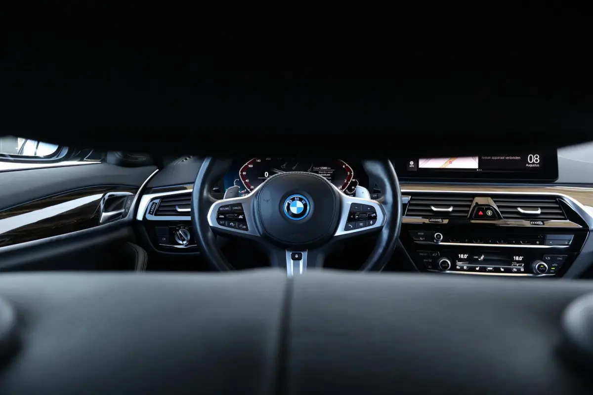 530e Business Edition Plus | SoH 92% | M-Sport Pakket | Trekhaak | Harman Kardon | Stuur & Stoelverwarming | Head-Up | Sportstoelen | Laserlight | Active Cruise |