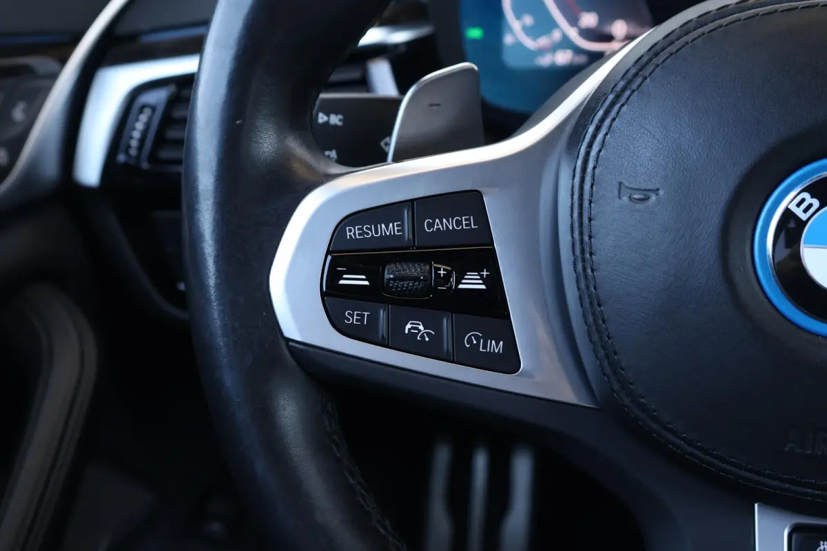 530e Business Edition Plus | SoH 92% | M-Sport Pakket | Trekhaak | Harman Kardon | Stuur & Stoelverwarming | Head-Up | Sportstoelen | Laserlight | Active Cruise |