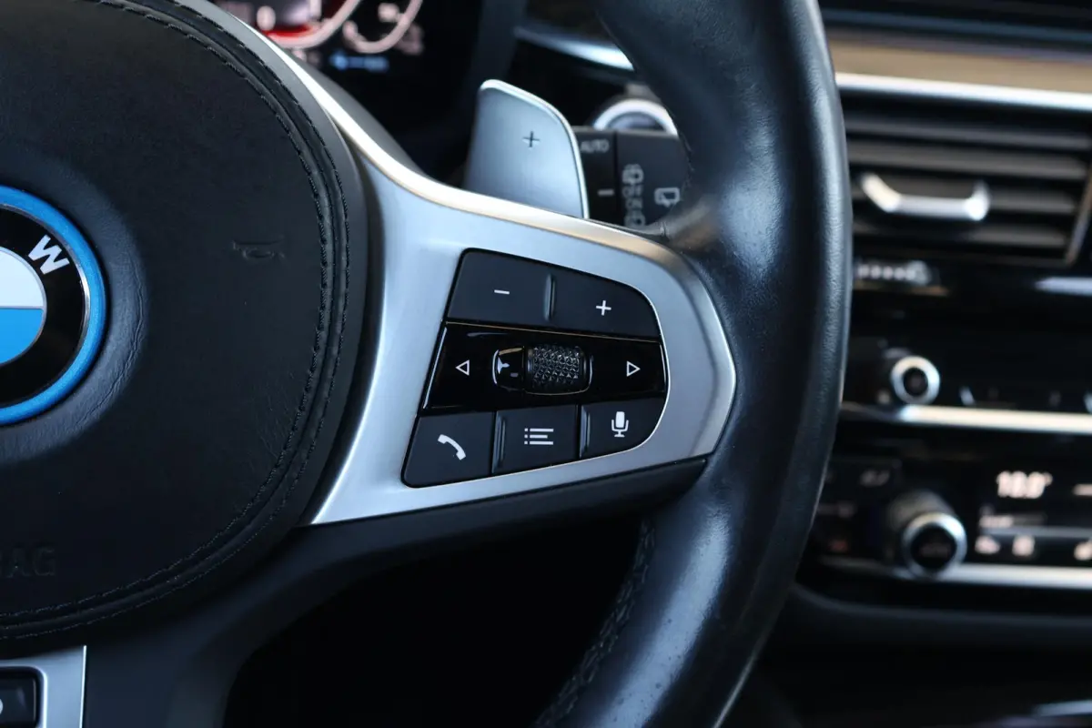 530e Business Edition Plus | SoH 92% | M-Sport Pakket | Trekhaak | Harman Kardon | Stuur & Stoelverwarming | Head-Up | Sportstoelen | Laserlight | Active Cruise |