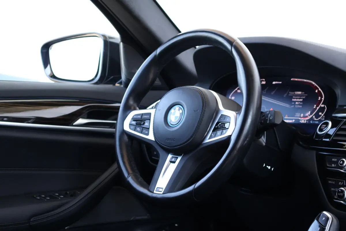 530e Business Edition Plus | SoH 92% | M-Sport Pakket | Trekhaak | Harman Kardon | Stuur & Stoelverwarming | Head-Up | Sportstoelen | Laserlight | Active Cruise |