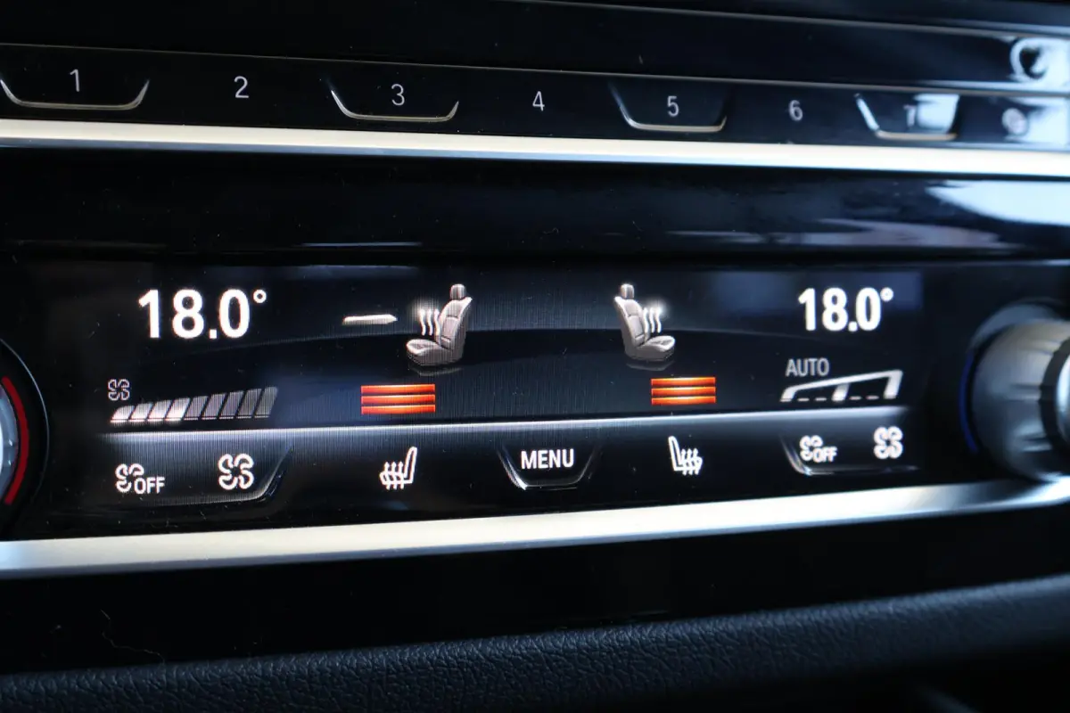 530e Business Edition Plus | SoH 92% | M-Sport Pakket | Trekhaak | Harman Kardon | Stuur & Stoelverwarming | Head-Up | Sportstoelen | Laserlight | Active Cruise |
