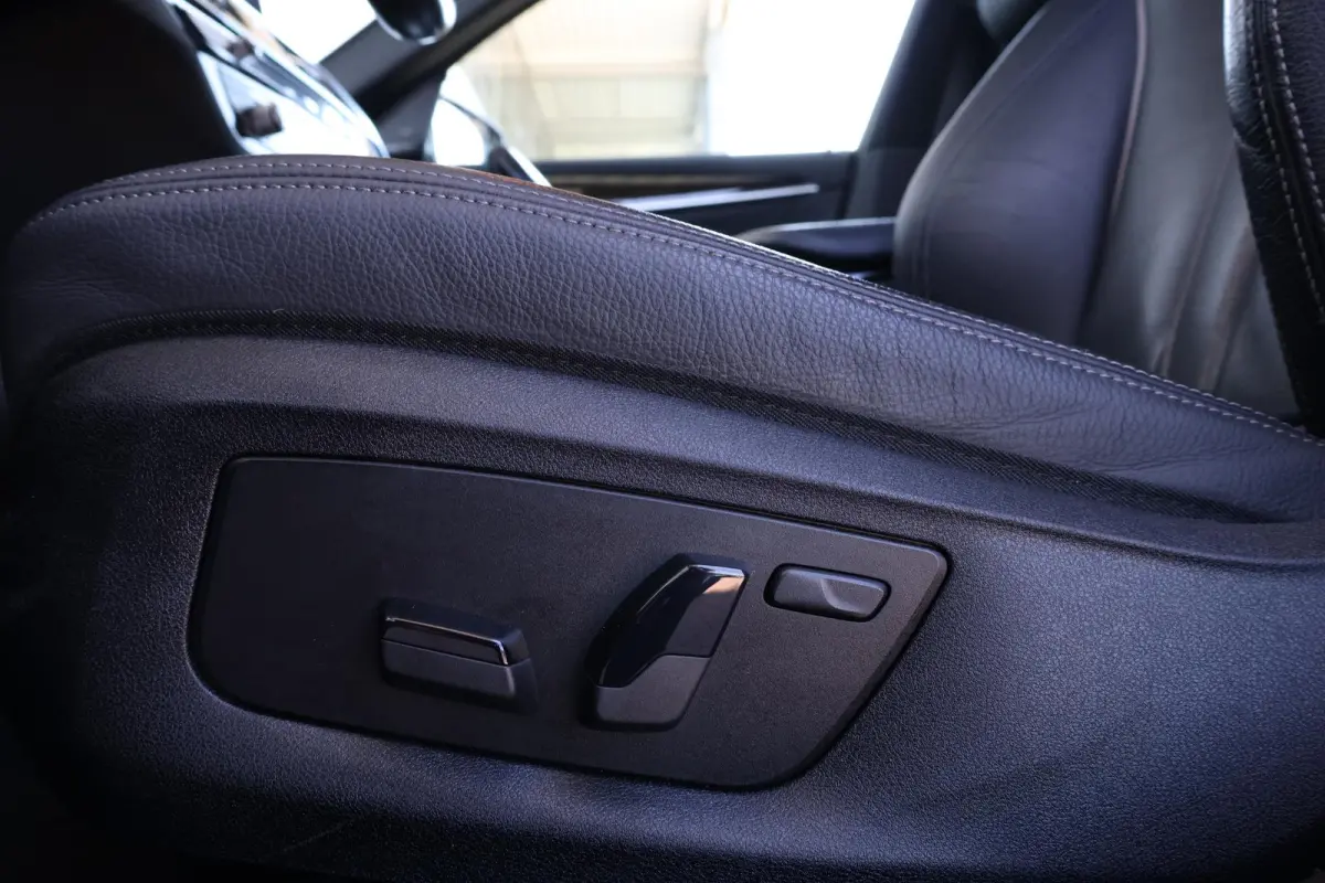 530e Business Edition Plus | SoH 92% | M-Sport Pakket | Trekhaak | Harman Kardon | Stuur & Stoelverwarming | Head-Up | Sportstoelen | Laserlight | Active Cruise |