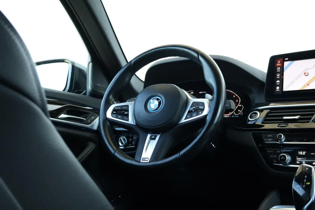 530e Business Edition Plus | SoH 92% | M-Sport Pakket | Trekhaak | Harman Kardon | Stuur & Stoelverwarming | Head-Up | Sportstoelen | Laserlight | Active Cruise |
