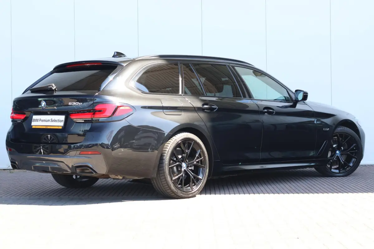 530e Business Edition Plus | SoH 92% | M-Sport Pakket | Trekhaak | Harman Kardon | Stuur & Stoelverwarming | Head-Up | Sportstoelen | Laserlight | Active Cruise |