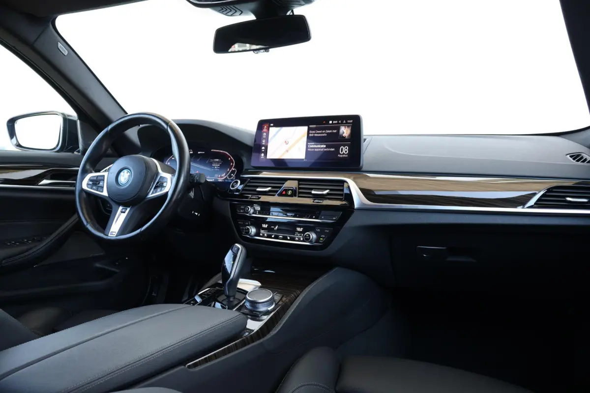 530e Business Edition Plus | SoH 92% | M-Sport Pakket | Trekhaak | Harman Kardon | Stuur & Stoelverwarming | Head-Up | Sportstoelen | Laserlight | Active Cruise |