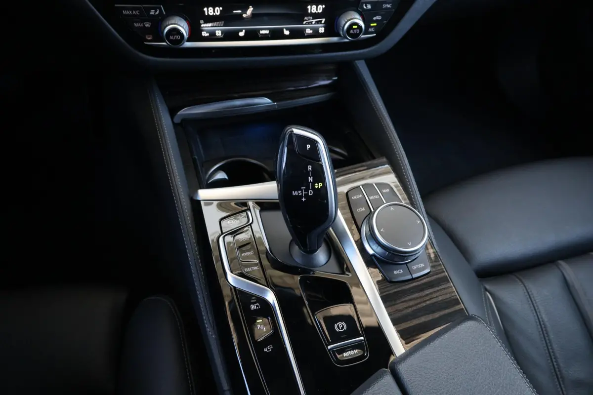530e Business Edition Plus | SoH 92% | M-Sport Pakket | Trekhaak | Harman Kardon | Stuur & Stoelverwarming | Head-Up | Sportstoelen | Laserlight | Active Cruise |