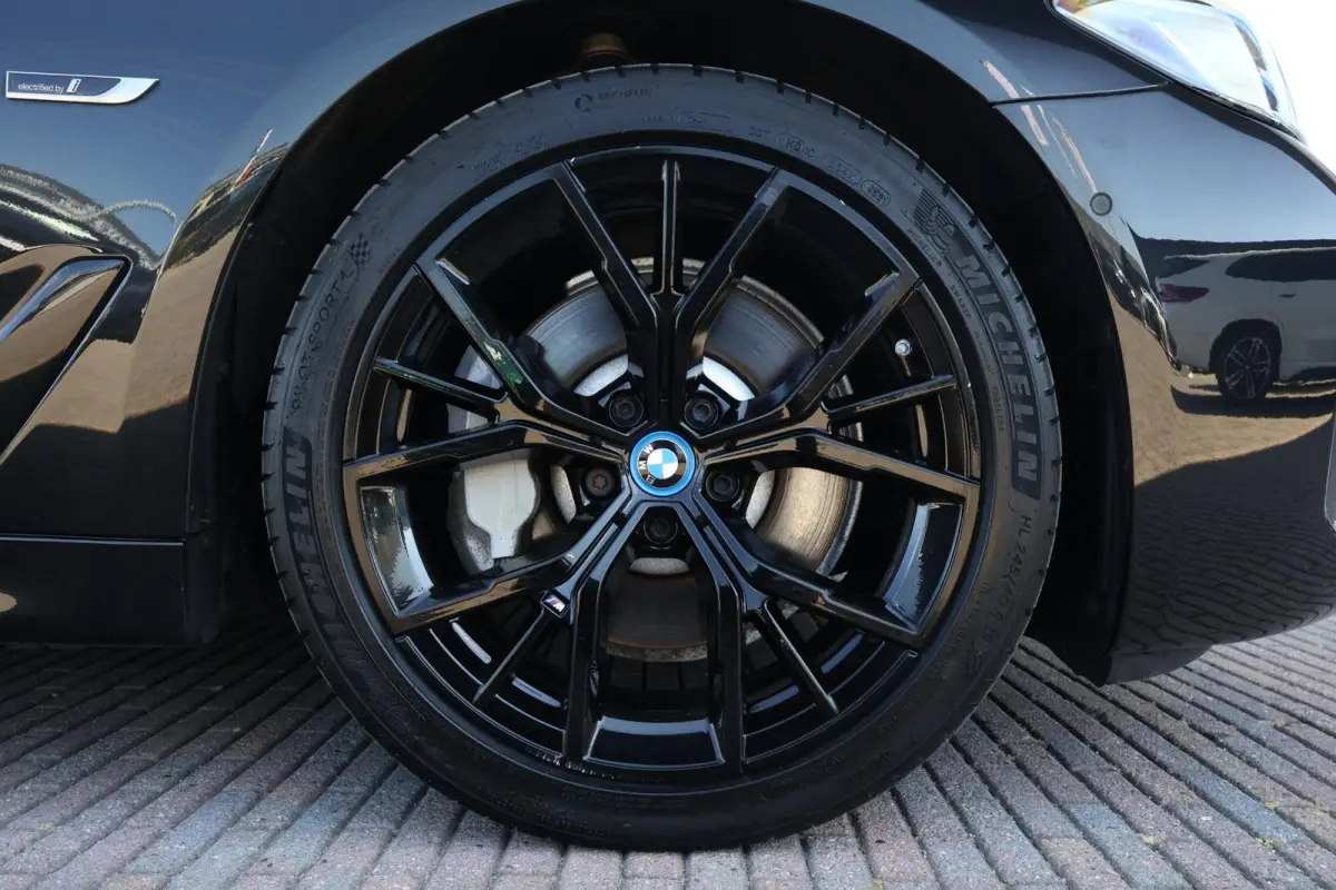 530e Business Edition Plus | SoH 92% | M-Sport Pakket | Trekhaak | Harman Kardon | Stuur & Stoelverwarming | Head-Up | Sportstoelen | Laserlight | Active Cruise |