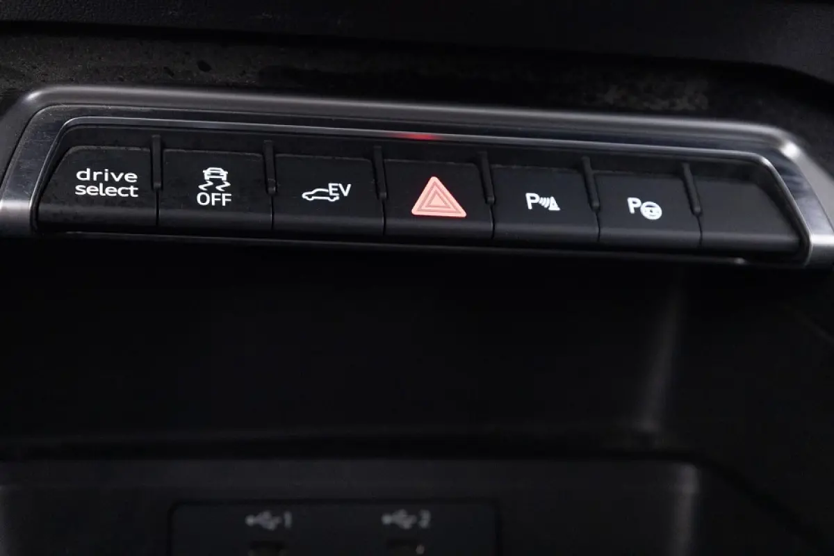 40 TFSI e Edition | NAVI | CAMERA | Full LED | ECC