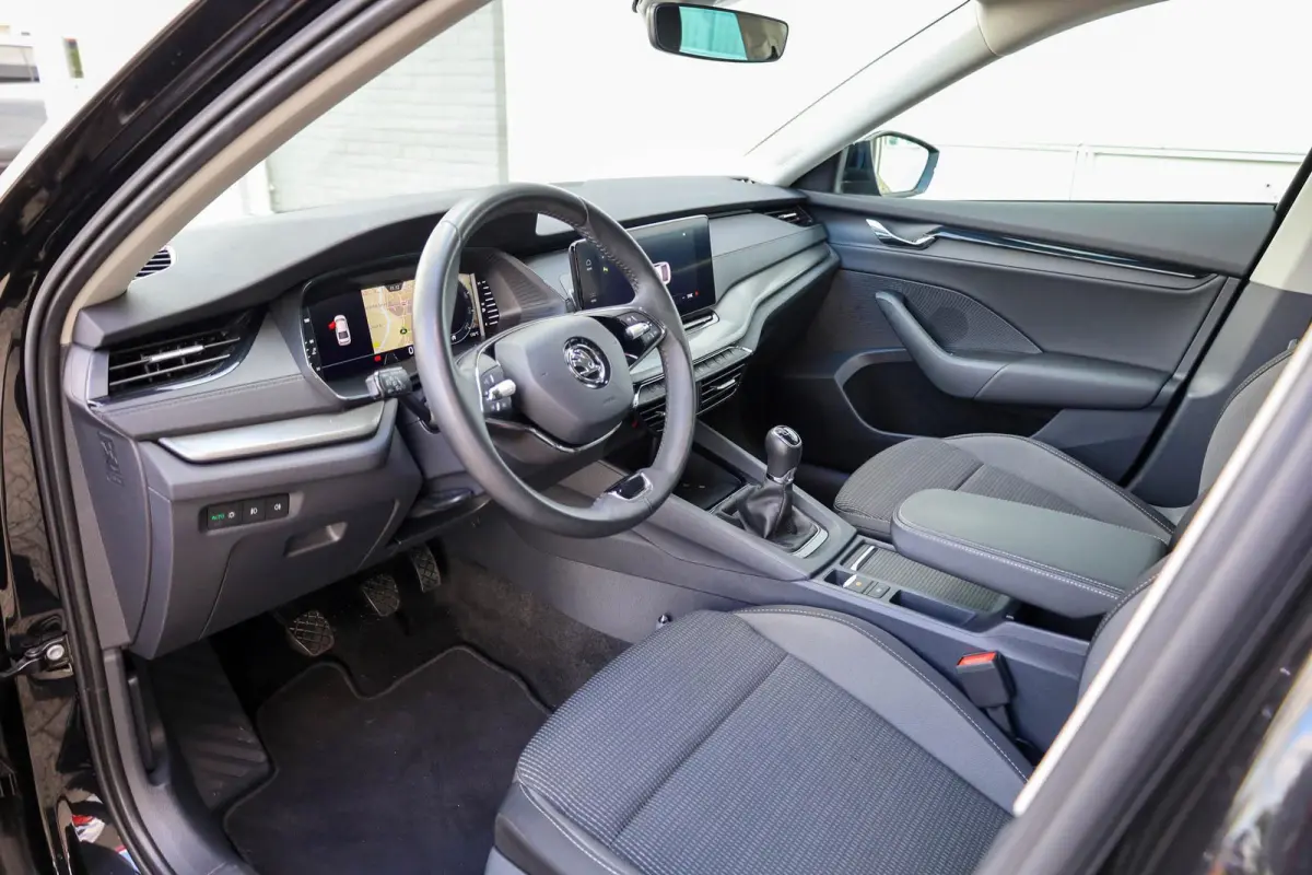 1.0 TSI 110pk Business Edition | Parkeersensoren | 18'' Velgen | LED Verlichting