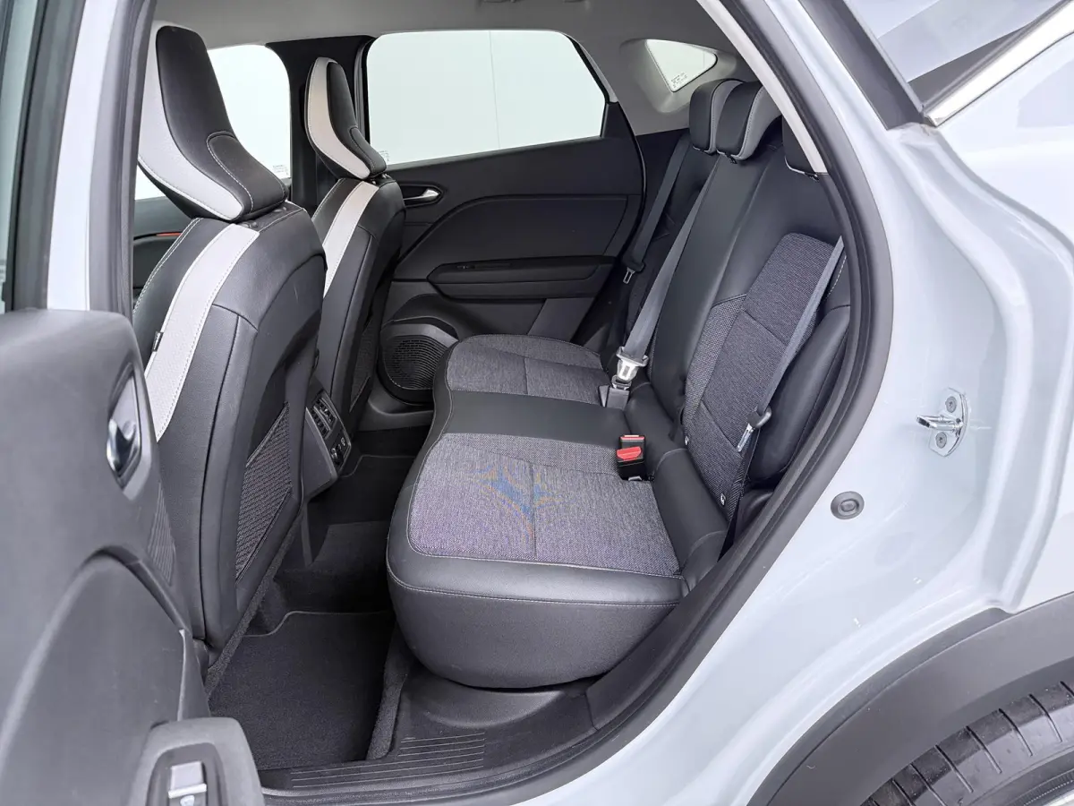 E-Tech Plug-in Hybrid 160 Intens | SoH 90% | Trekhaak | Parkeercamera | Navigatie |