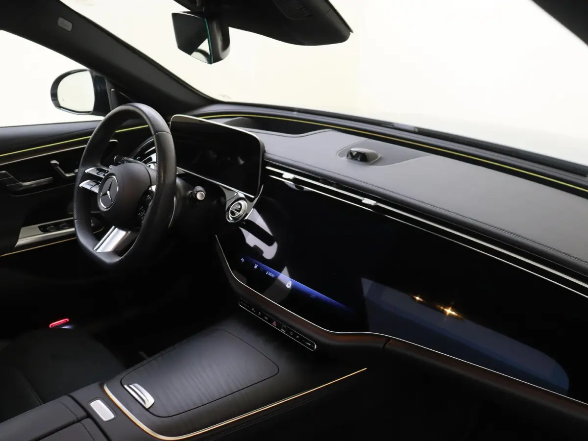 300 e AMG Line / Premium Plus/ Panoramadak/ 3D Display/ Verlichte Grille/ El. Trekhaak/ SUPERSCREEN/ Burmester 4D/ Memory/ Digital Light