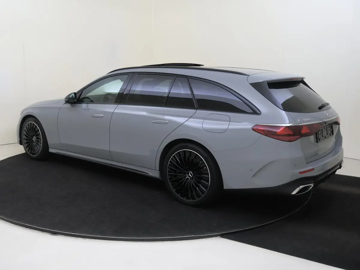 300 e AMG Line / Premium Plus/ Panoramadak/ 3D Display/ Verlichte Grille/ El. Trekhaak/ SUPERSCREEN/ Burmester 4D/ Memory/ Digital Light
