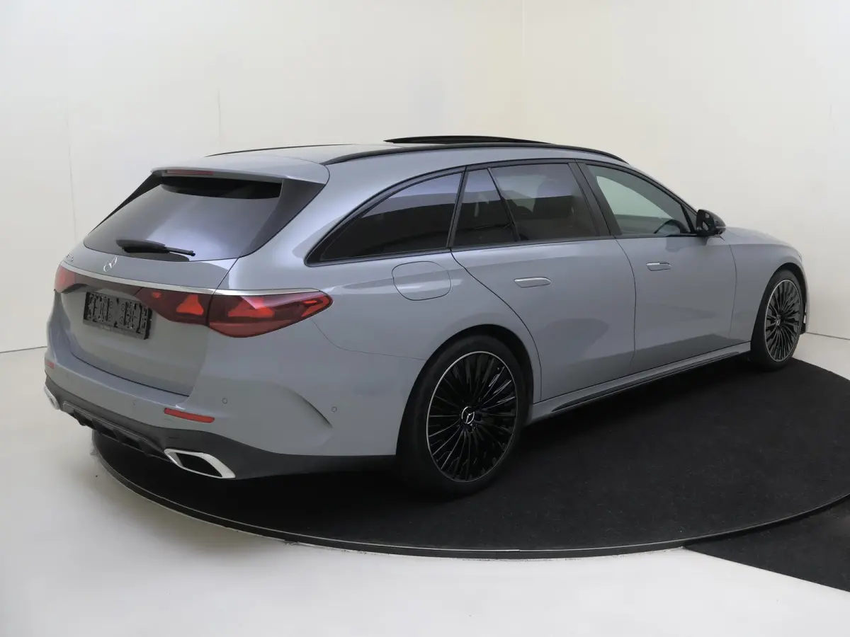 300 e AMG Line / Premium Plus/ Panoramadak/ 3D Display/ Verlichte Grille/ El. Trekhaak/ SUPERSCREEN/ Burmester 4D/ Memory/ Digital Light
