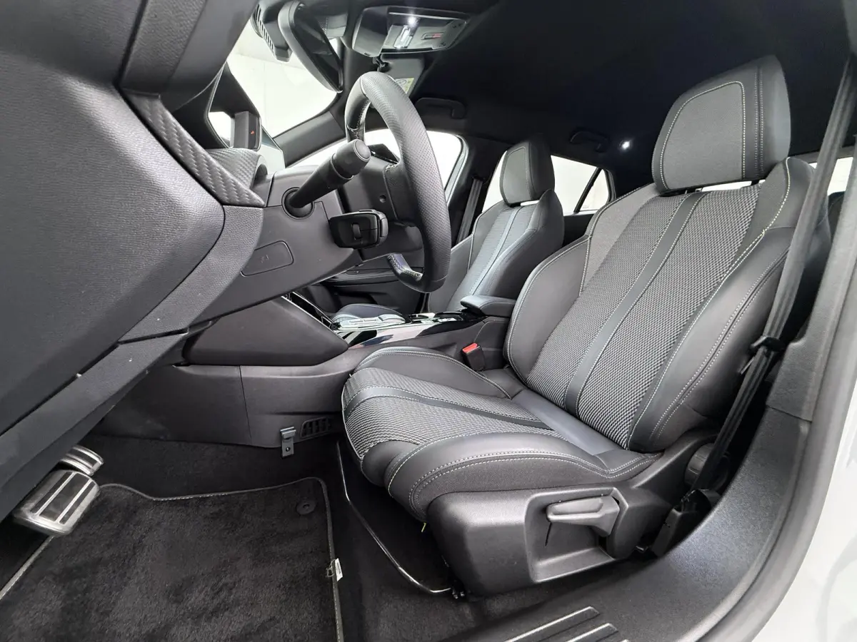 GT Avantage 54 kWh 156pk | Accu 98% | Navigatie | 360 camera | Cruise control adaptief | Lichtmetalen velgen | Full LED koplampen | Keyless entry | Apple Carplay en Android auto draadloos
