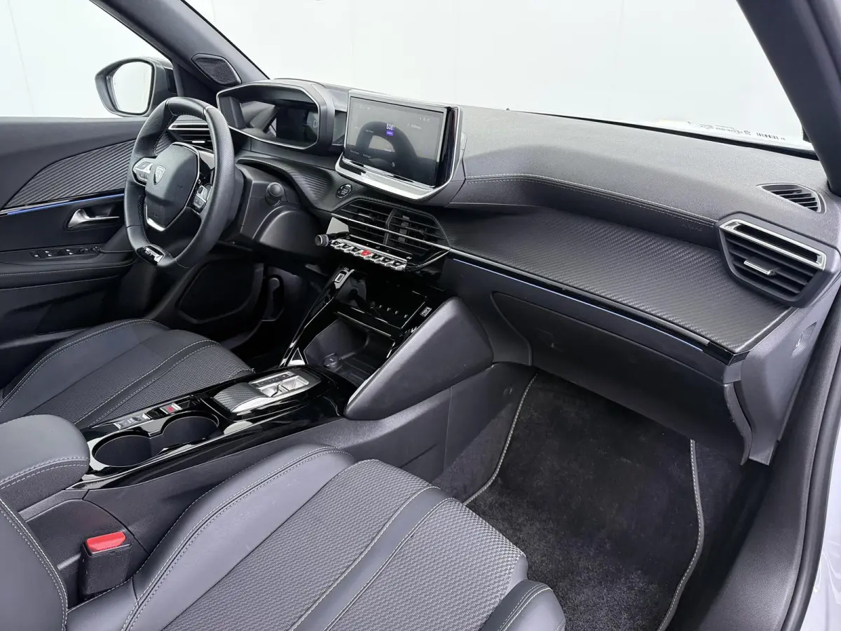 GT Avantage 54 kWh 156pk | Accu 98% | Navigatie | 360 camera | Cruise control adaptief | Lichtmetalen velgen | Full LED koplampen | Keyless entry | Apple Carplay en Android auto draadloos