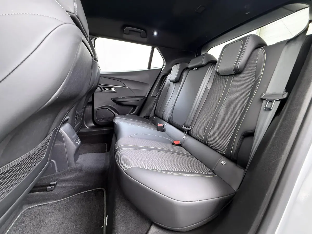 GT Avantage 54 kWh 156pk | Accu 98% | Navigatie | 360 camera | Cruise control adaptief | Lichtmetalen velgen | Full LED koplampen | Keyless entry | Apple Carplay en Android auto draadloos