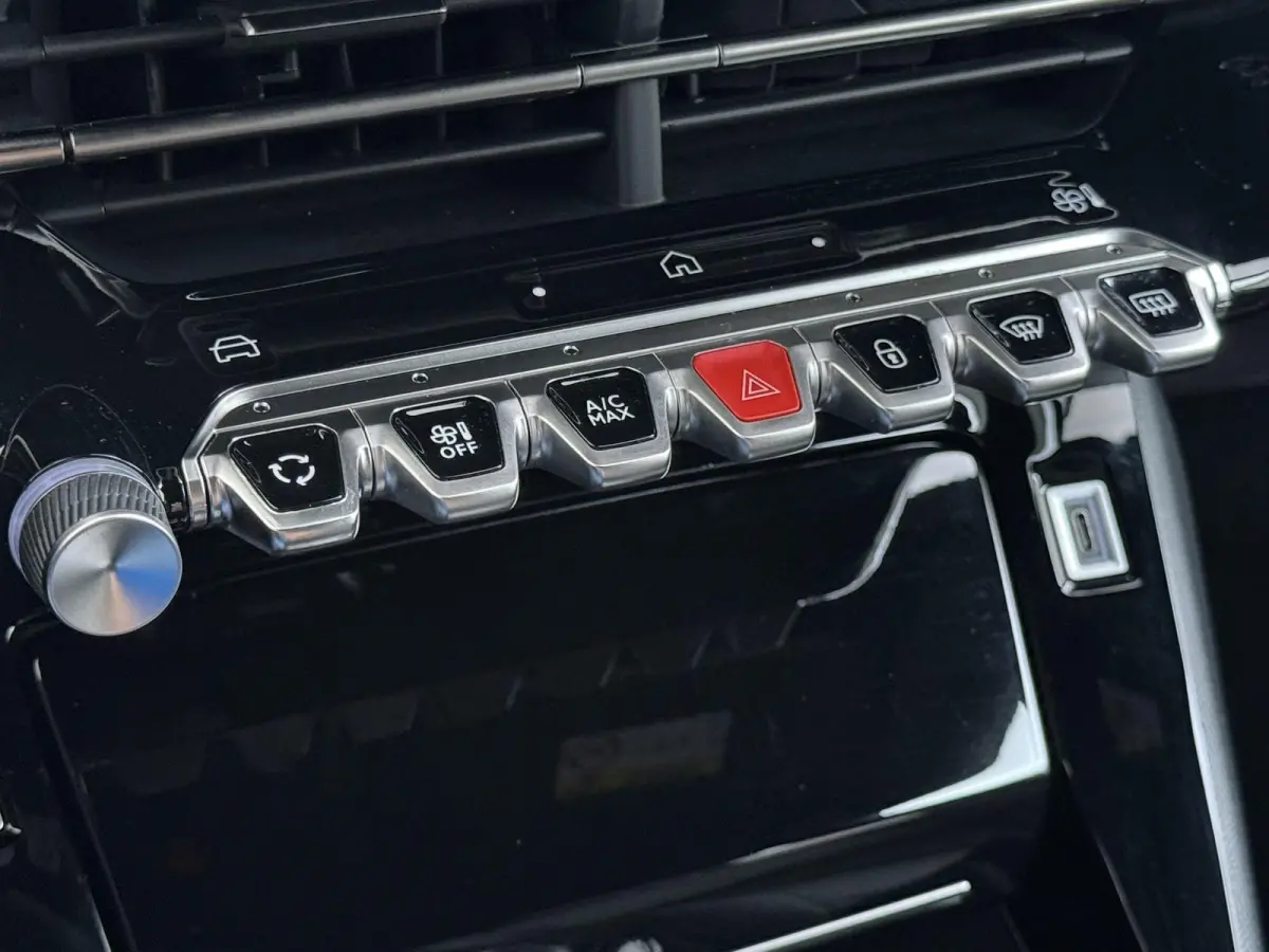 GT Avantage 54 kWh 156pk | Accu 98% | Navigatie | 360 camera | Cruise control adaptief | Lichtmetalen velgen | Full LED koplampen | Keyless entry | Apple Carplay en Android auto draadloos