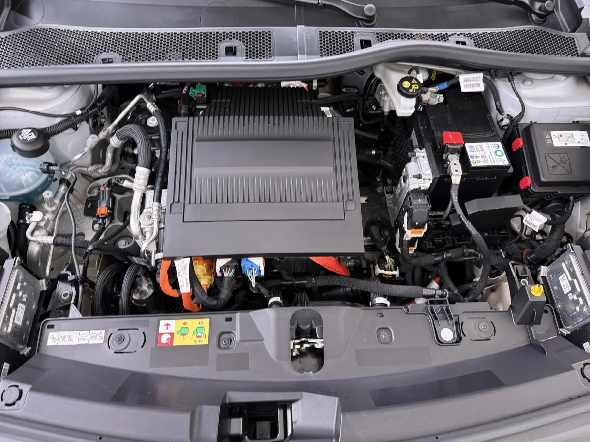 GT Avantage 54 kWh 156pk | Accu 98% | Navigatie | 360 camera | Cruise control adaptief | Lichtmetalen velgen | Full LED koplampen | Keyless entry | Apple Carplay en Android auto draadloos
