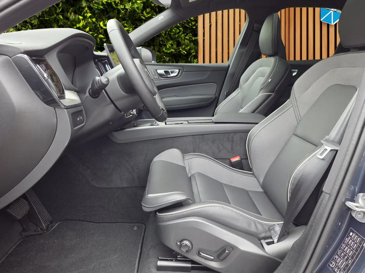 2.0 T6 Black Edition Recharge Plug-In Hybrid AWD | 360 Cam | Pano | HUD | Harman/Kardon | Pilot Assist