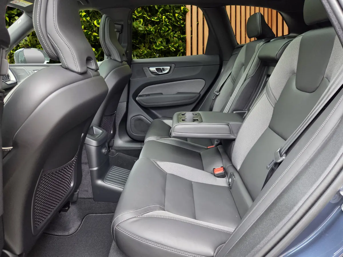 2.0 T6 Black Edition Recharge Plug-In Hybrid AWD | 360 Cam | Pano | HUD | Harman/Kardon | Pilot Assist