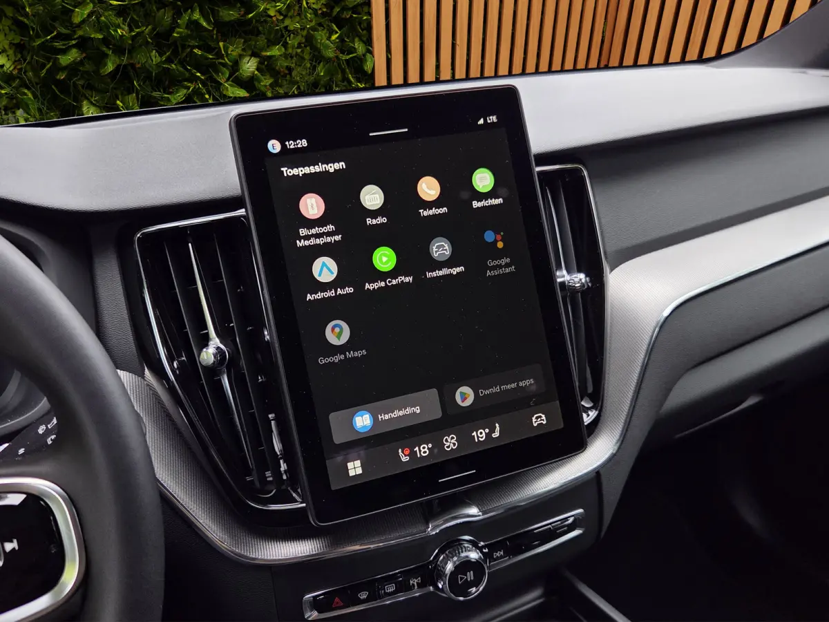 2.0 T6 Black Edition Recharge Plug-In Hybrid AWD | 360 Cam | Pano | HUD | Harman/Kardon | Pilot Assist