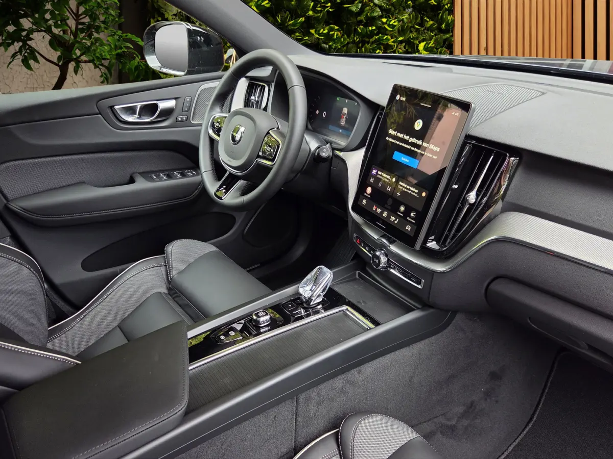 2.0 T6 Black Edition Recharge Plug-In Hybrid AWD | 360 Cam | Pano | HUD | Harman/Kardon | Pilot Assist