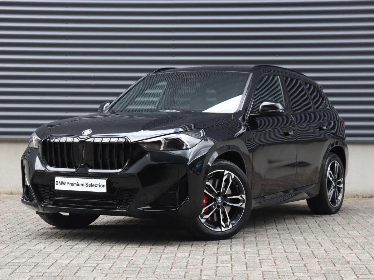 sDrive20i | M Sportpakket Pro | Panodak | Trekhaak | Head-Up | Elektr. Stoelen | Driving Assistant Plus | Harman Kardon | Comfort Access | Parking Assistant Plus | 19'' LMV