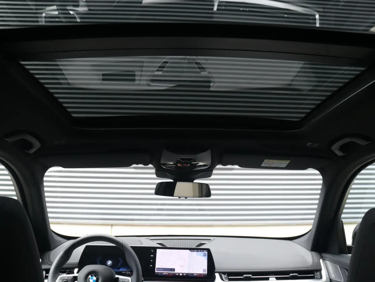 sDrive20i | M Sportpakket Pro | Panodak | Trekhaak | Head-Up | Elektr. Stoelen | Driving Assistant Plus | Harman Kardon | Comfort Access | Parking Assistant Plus | 19'' LMV