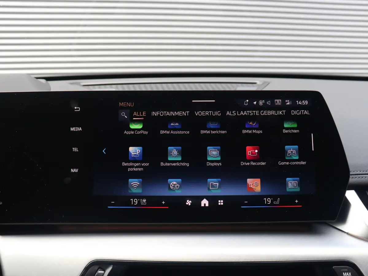 sDrive20i | M Sportpakket Pro | Panodak | Trekhaak | Head-Up | Elektr. Stoelen | Driving Assistant Plus | Harman Kardon | Comfort Access | Parking Assistant Plus | 19'' LMV
