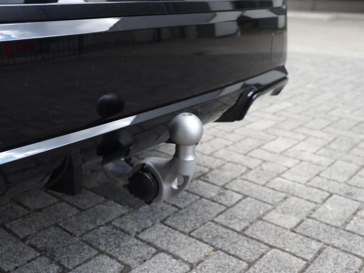 sDrive20i | M Sportpakket Pro | Panodak | Trekhaak | Head-Up | Elektr. Stoelen | Driving Assistant Plus | Harman Kardon | Comfort Access | Parking Assistant Plus | 19'' LMV