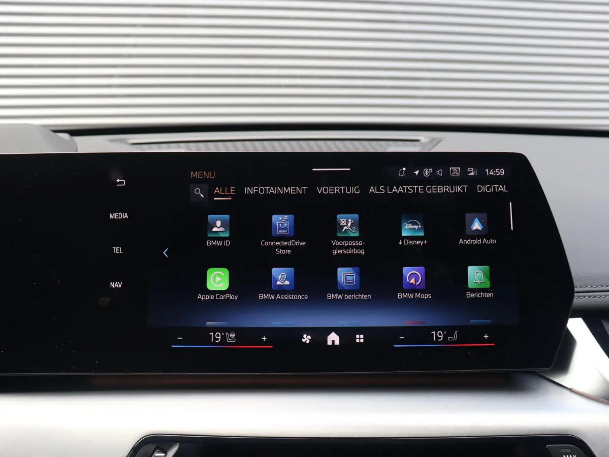 sDrive20i | M Sportpakket Pro | Panodak | Trekhaak | Head-Up | Elektr. Stoelen | Driving Assistant Plus | Harman Kardon | Comfort Access | Parking Assistant Plus | 19'' LMV