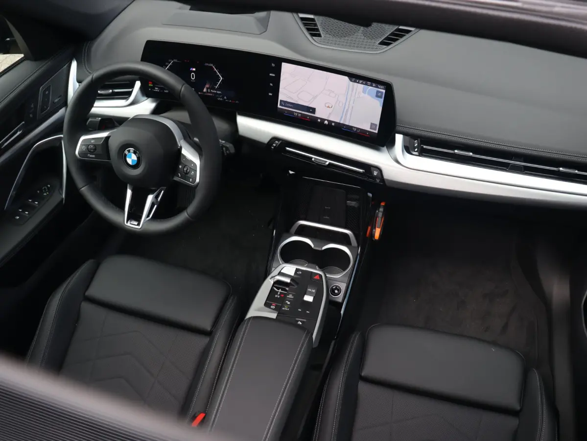 sDrive20i | M Sportpakket Pro | Panodak | Trekhaak | Head-Up | Elektr. Stoelen | Driving Assistant Plus | Harman Kardon | Comfort Access | Parking Assistant Plus | 19'' LMV