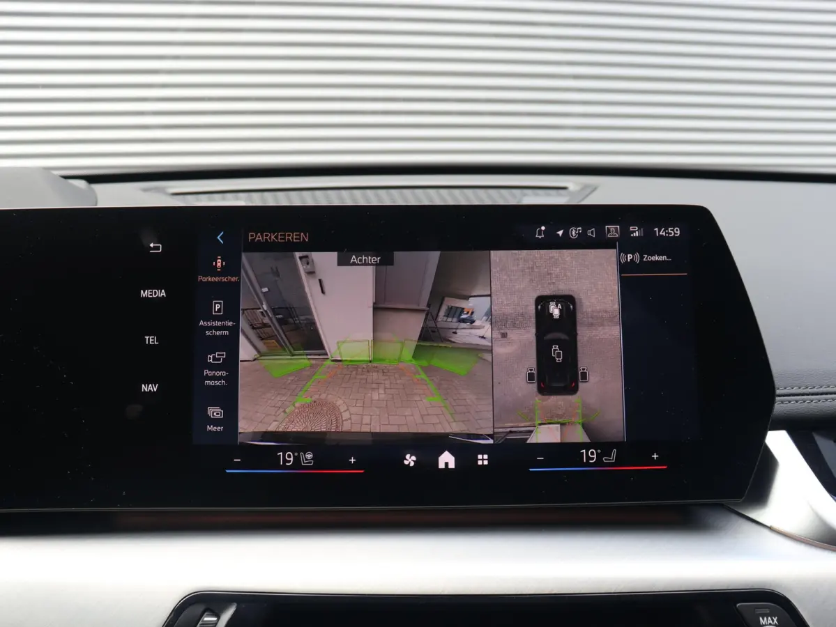 sDrive20i | M Sportpakket Pro | Panodak | Trekhaak | Head-Up | Elektr. Stoelen | Driving Assistant Plus | Harman Kardon | Comfort Access | Parking Assistant Plus | 19'' LMV