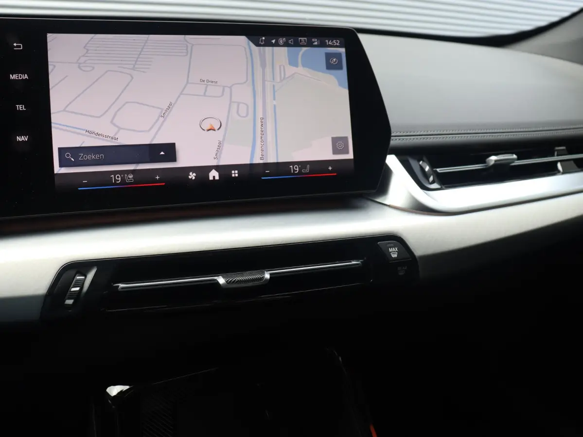 sDrive20i | M Sportpakket Pro | Panodak | Trekhaak | Head-Up | Elektr. Stoelen | Driving Assistant Plus | Harman Kardon | Comfort Access | Parking Assistant Plus | 19'' LMV
