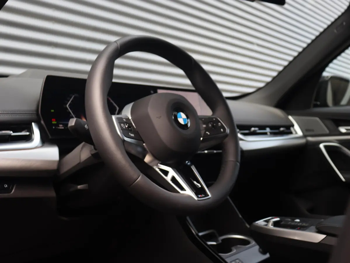 sDrive20i | M Sportpakket Pro | Panodak | Trekhaak | Head-Up | Elektr. Stoelen | Driving Assistant Plus | Harman Kardon | Comfort Access | Parking Assistant Plus | 19'' LMV