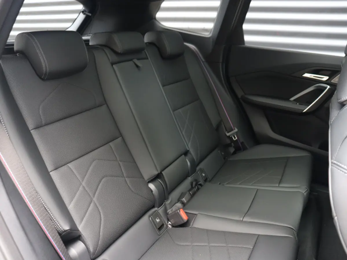 sDrive20i | M Sportpakket Pro | Panodak | Trekhaak | Head-Up | Elektr. Stoelen | Driving Assistant Plus | Harman Kardon | Comfort Access | Parking Assistant Plus | 19'' LMV