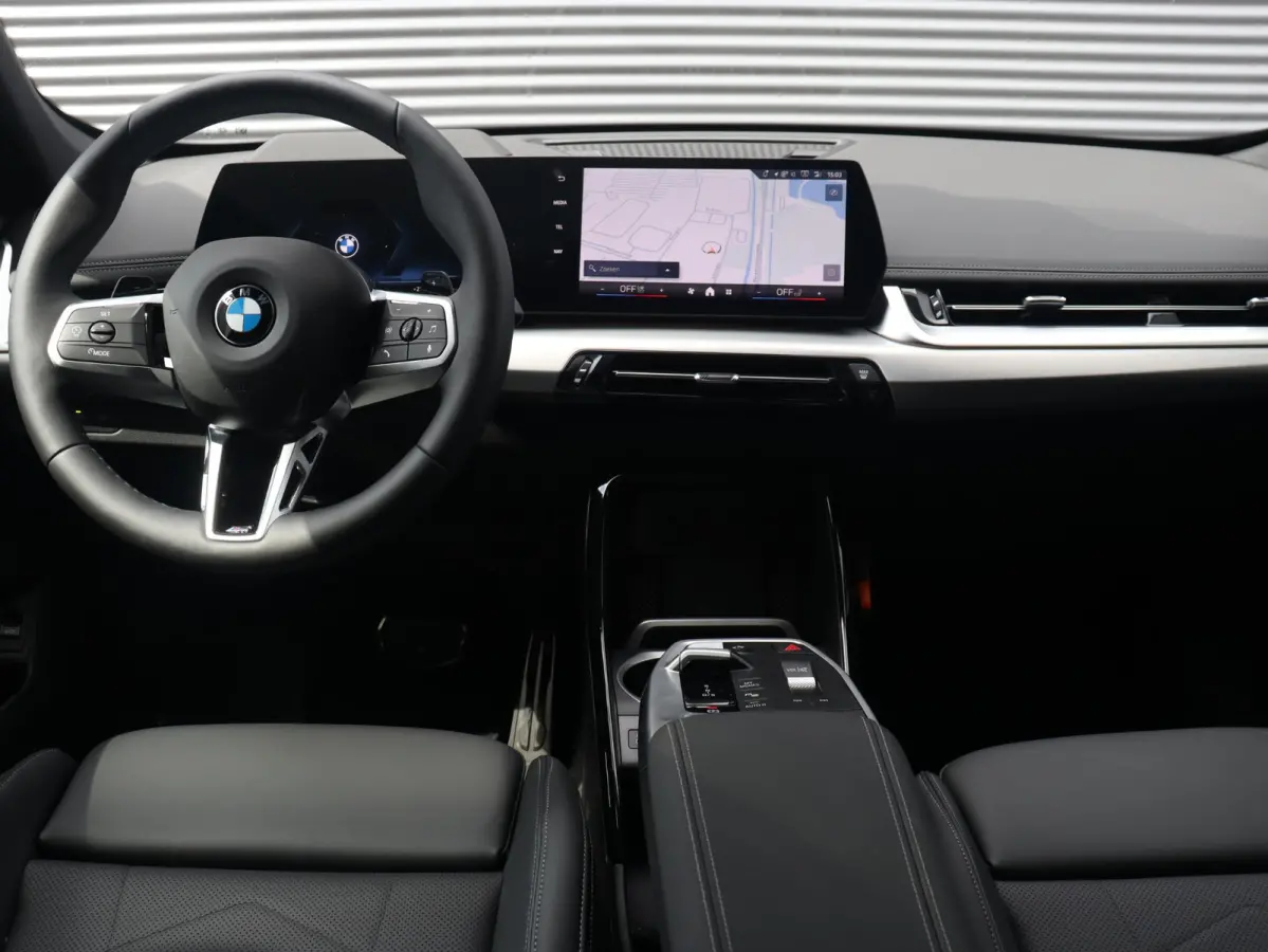 sDrive20i | M Sportpakket Pro | Panodak | Trekhaak | Head-Up | Elektr. Stoelen | Driving Assistant Plus | Harman Kardon | Comfort Access | Parking Assistant Plus | 19'' LMV