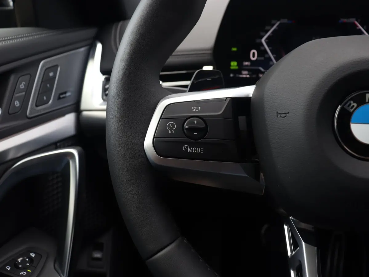 sDrive20i | M Sportpakket Pro | Panodak | Trekhaak | Head-Up | Elektr. Stoelen | Driving Assistant Plus | Harman Kardon | Comfort Access | Parking Assistant Plus | 19'' LMV