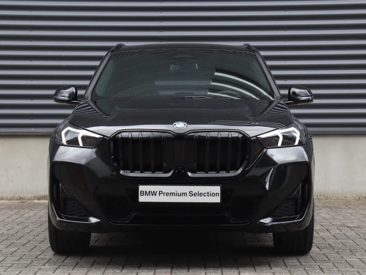 sDrive20i | M Sportpakket Pro | Panodak | Trekhaak | Head-Up | Elektr. Stoelen | Driving Assistant Plus | Harman Kardon | Comfort Access | Parking Assistant Plus | 19'' LMV