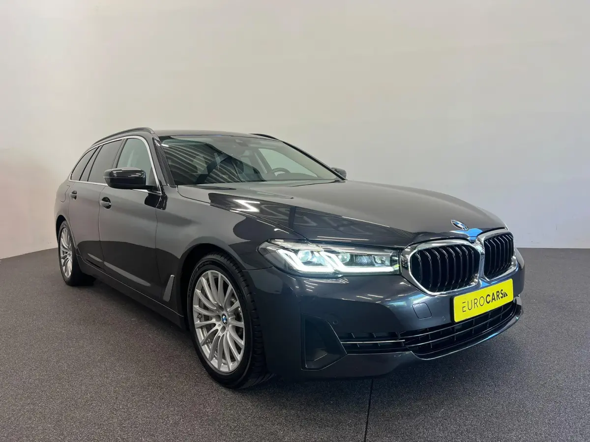 530e High Executive Panoramadak Navigatie Apple Carplay Android Auto 360 camera Parkeerhulp Cruise Control Adaptieve LED-koplampen Stoelverwarming Leder Climate Control Lichtmetalen velgen P