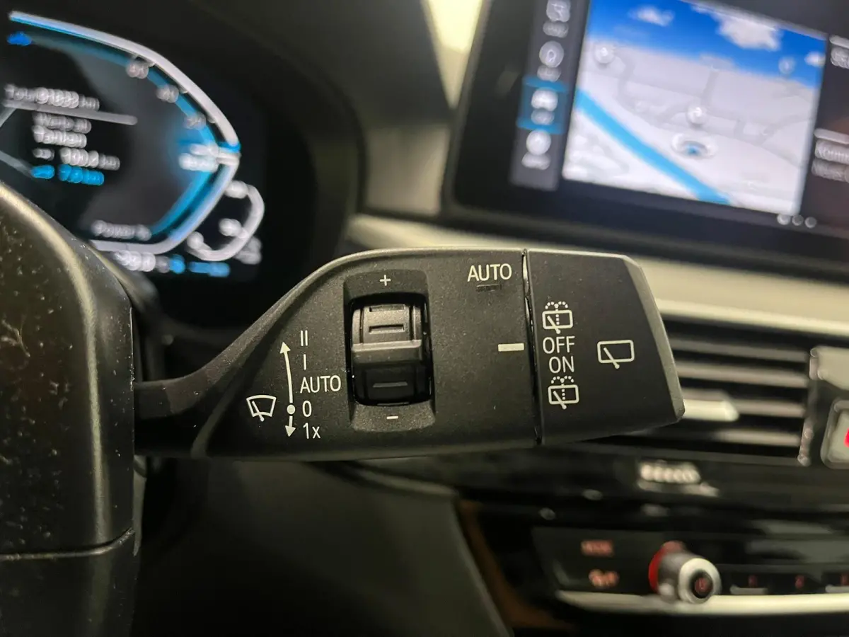530e High Executive Panoramadak Navigatie Apple Carplay Android Auto 360 camera Parkeerhulp Cruise Control Adaptieve LED-koplampen Stoelverwarming Leder Climate Control Lichtmetalen velgen P