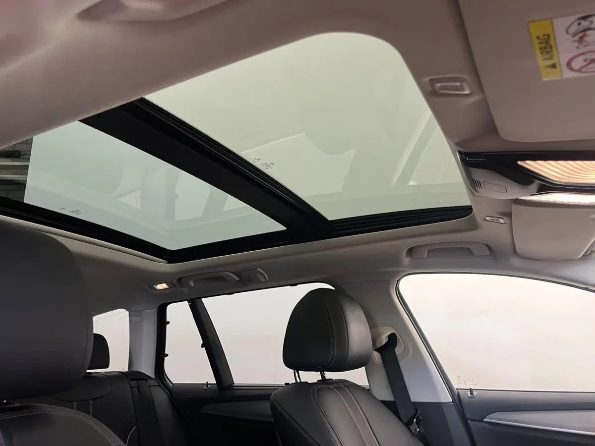 530e High Executive Panoramadak Navigatie Apple Carplay Android Auto 360 camera Parkeerhulp Cruise Control Adaptieve LED-koplampen Stoelverwarming Leder Climate Control Lichtmetalen velgen P