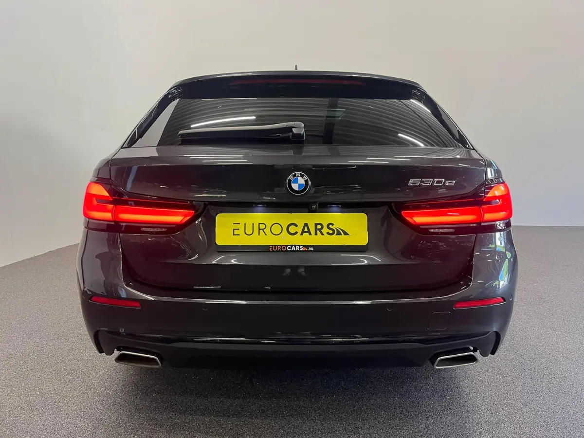 530e High Executive Panoramadak Navigatie Apple Carplay Android Auto 360 camera Parkeerhulp Cruise Control Adaptieve LED-koplampen Stoelverwarming Leder Climate Control Lichtmetalen velgen P