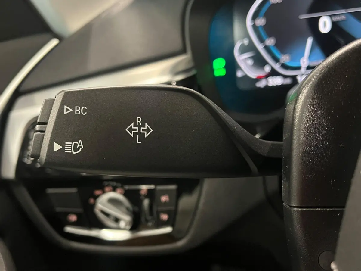 530e High Executive Panoramadak Navigatie Apple Carplay Android Auto 360 camera Parkeerhulp Cruise Control Adaptieve LED-koplampen Stoelverwarming Leder Climate Control Lichtmetalen velgen P