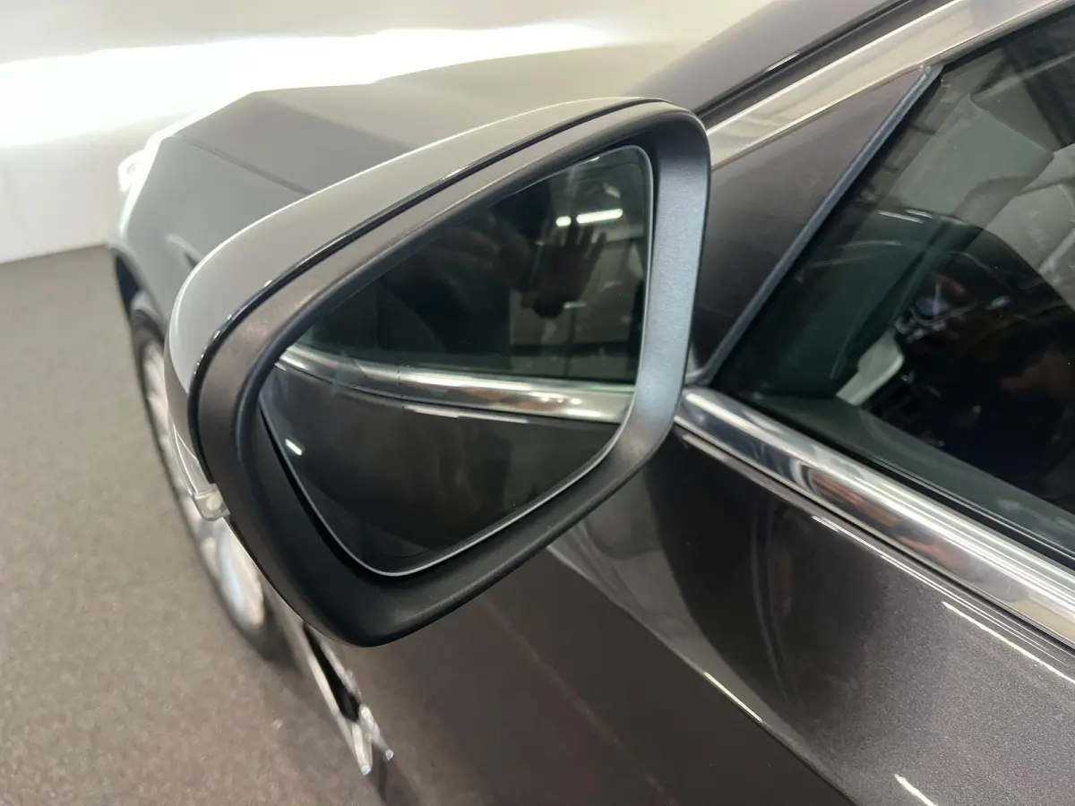 530e High Executive Panoramadak Navigatie Apple Carplay Android Auto 360 camera Parkeerhulp Cruise Control Adaptieve LED-koplampen Stoelverwarming Leder Climate Control Lichtmetalen velgen P