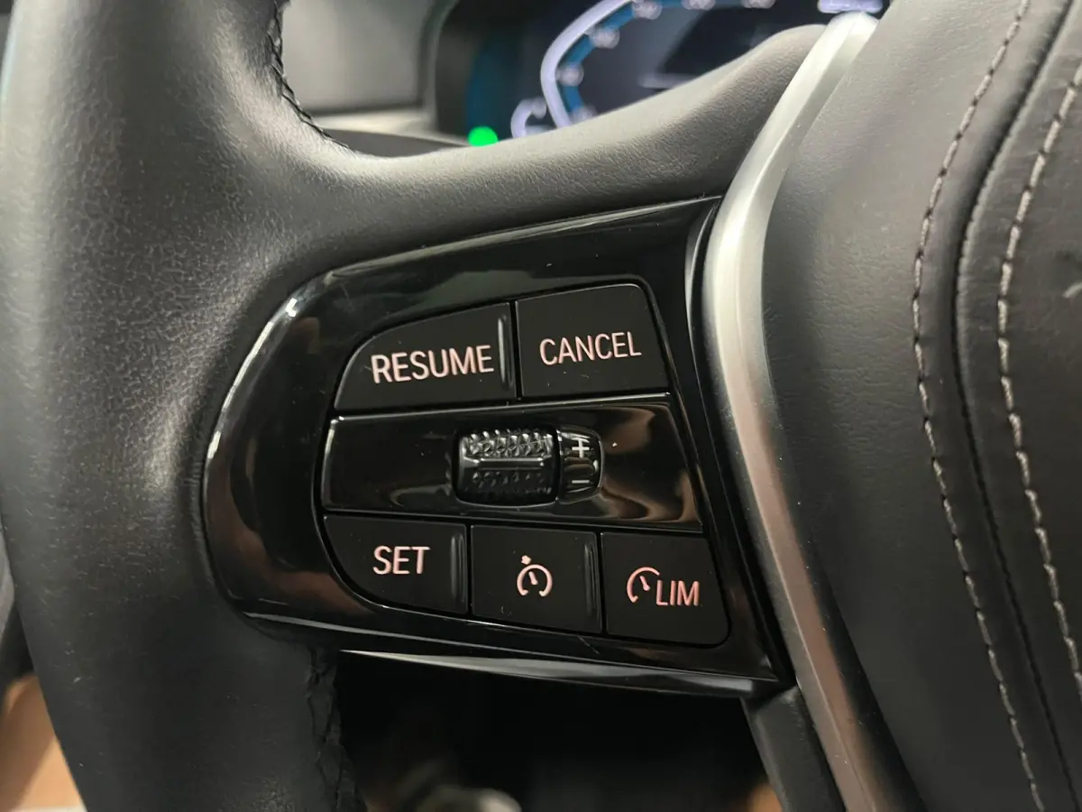 530e High Executive Panoramadak Navigatie Apple Carplay Android Auto 360 camera Parkeerhulp Cruise Control Adaptieve LED-koplampen Stoelverwarming Leder Climate Control Lichtmetalen velgen P